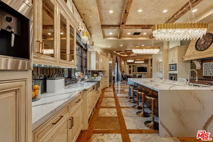 2374 Earls Court, Los Angeles, California 90077