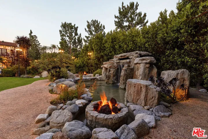 2374 Earls Court, Los Angeles, California 90077