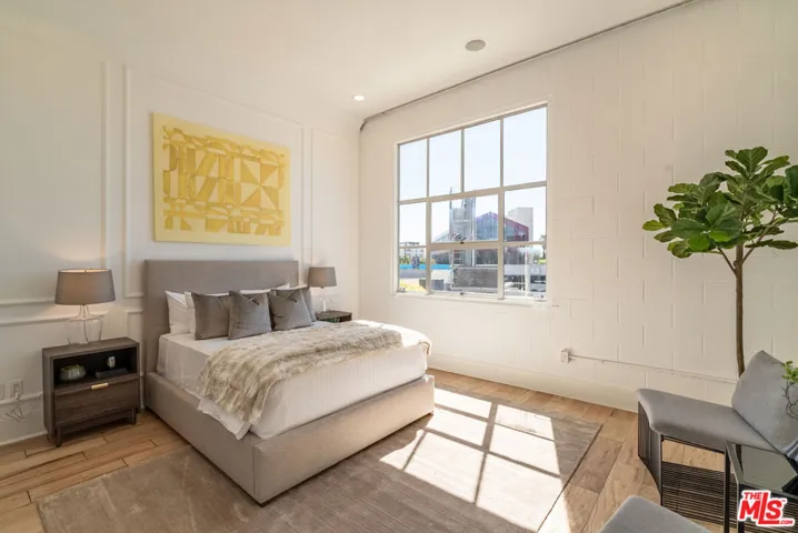 710 N Orlando Avenue 201, West Hollywood, California 90069