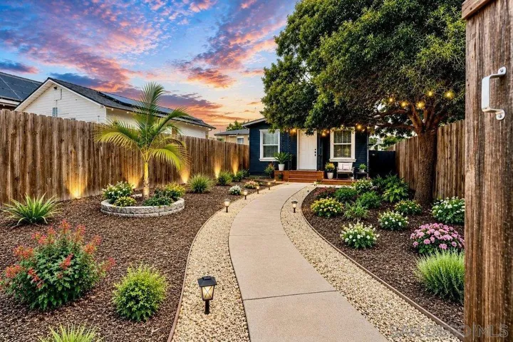 https://zimg.paragon.ice.com/ParagonImages/Property/PA/SDMLS/-526063/1/120/90/ea4267ce7a4e86eb0b9dbfbbe9ebfdb2/3/3285d7143b0aa0fa689de768af20a767/-526063-b076948f-ea36-4008-9699-9b33437a84a7.JPG