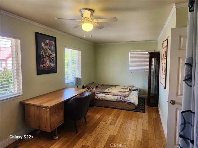 Upper2 bedroom2