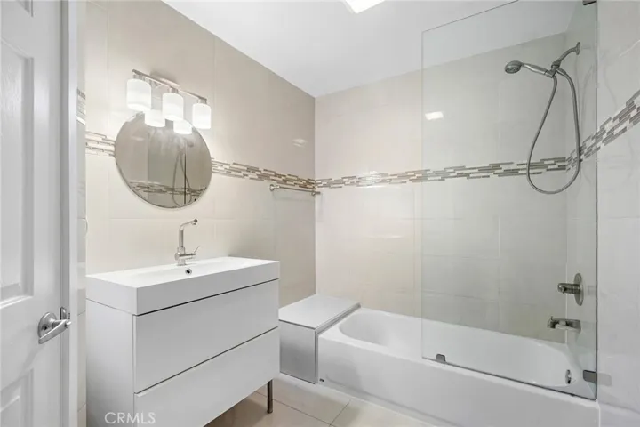 10227 Helendale Avenue, Tujunga, California 91042