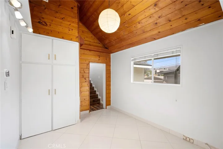 10227 Helendale Avenue, Tujunga, California 91042