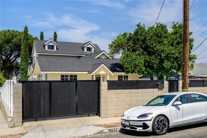 10227 Helendale Avenue, Tujunga, California 91042