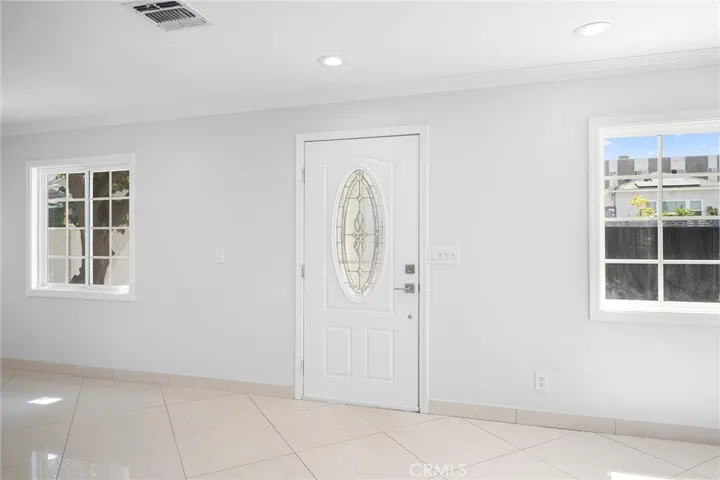 10227 Helendale Avenue, Tujunga, California 91042