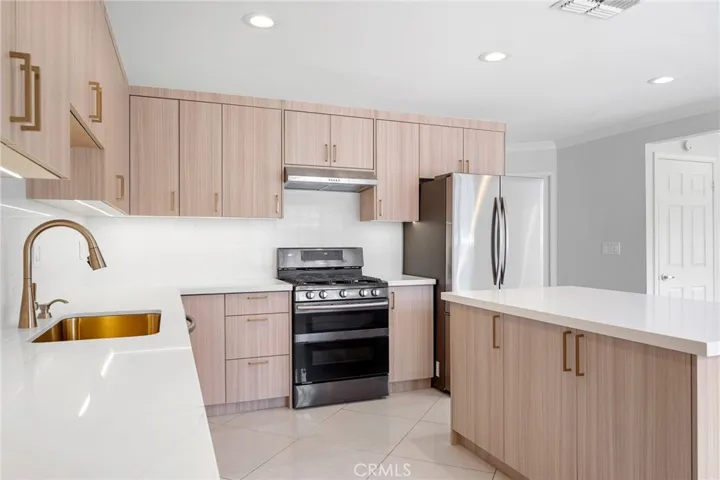 10227 Helendale Avenue, Tujunga, California 91042