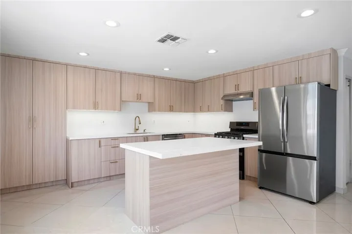 10227 Helendale Avenue, Tujunga, California 91042