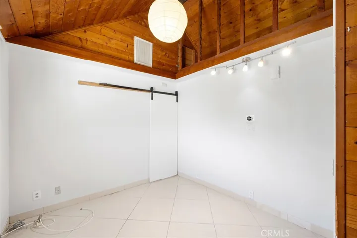 10227 Helendale Avenue, Tujunga, California 91042