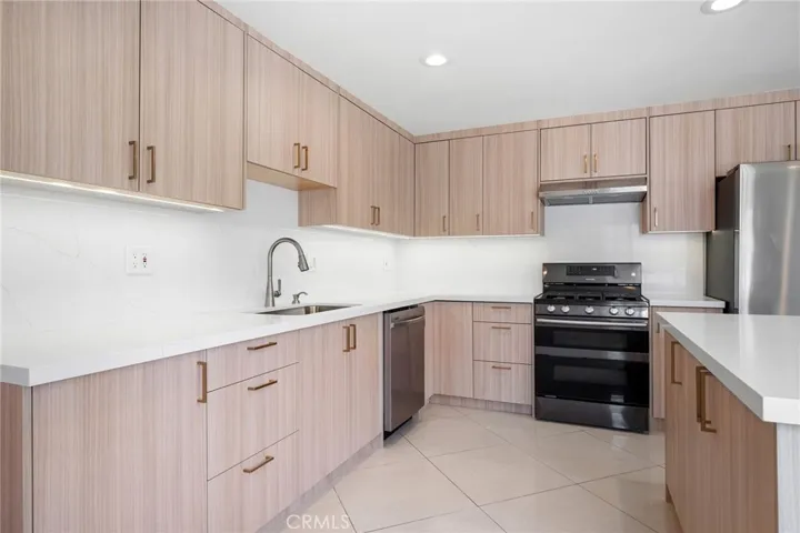 10227 Helendale Avenue, Tujunga, California 91042