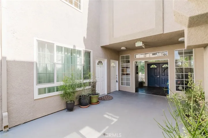 18347 Saticoy Street 26, Reseda, California 91335