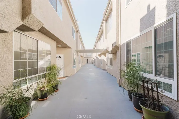 18347 Saticoy Street 26, Reseda, California 91335