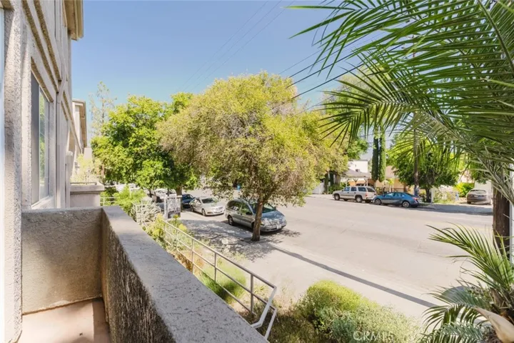 18347 Saticoy Street 26, Reseda, California 91335