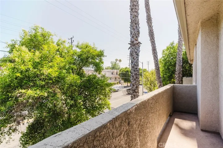 18347 Saticoy Street 26, Reseda, California 91335