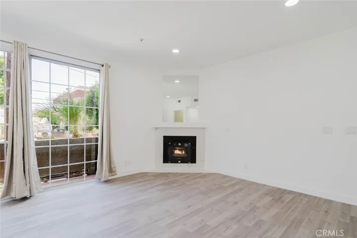 18347 Saticoy Street 26, Reseda, California 91335