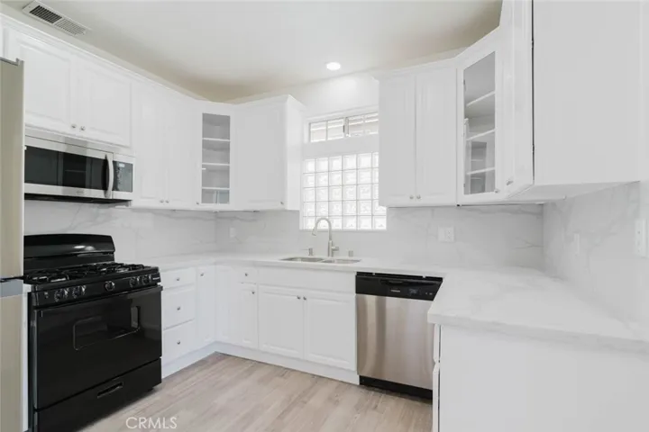 18347 Saticoy Street 26, Reseda, California 91335