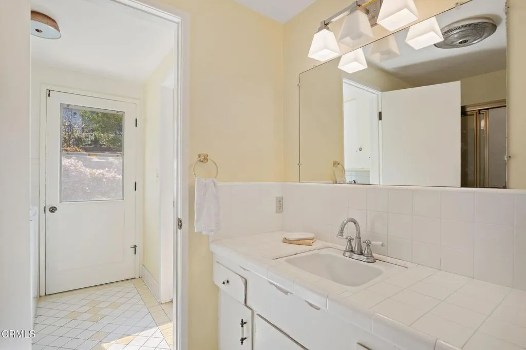 22 - Bathroom 2