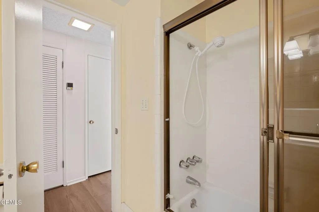 23 - Bathroom 2