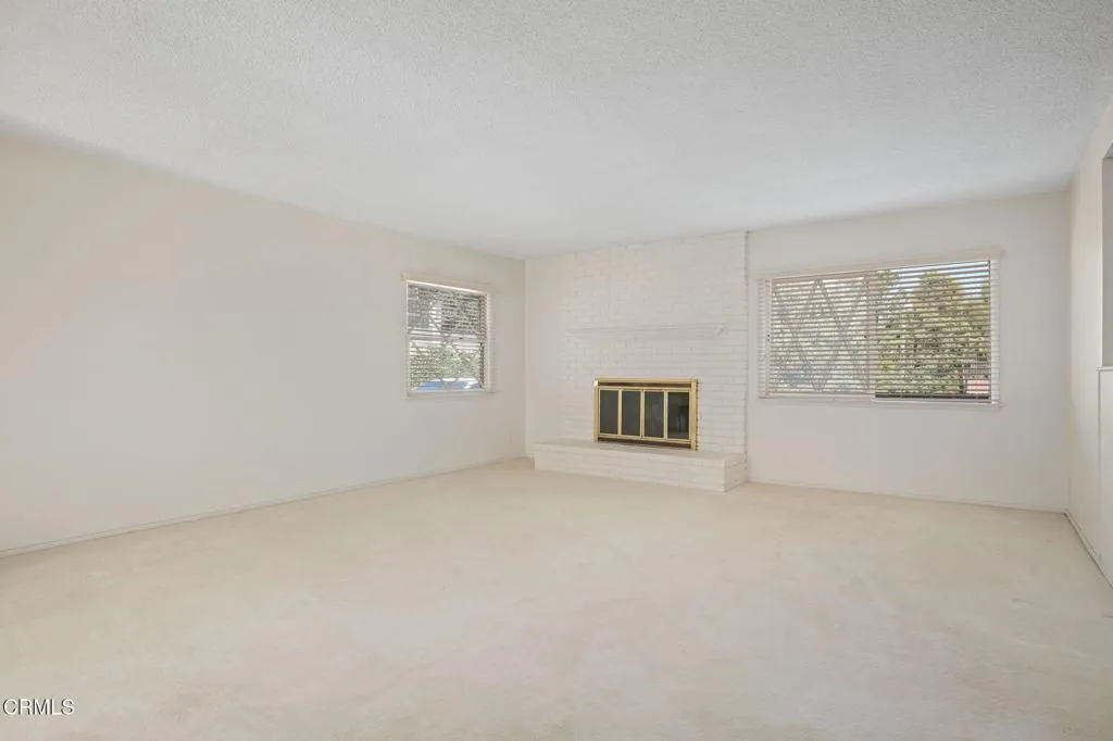 09 - Living Room