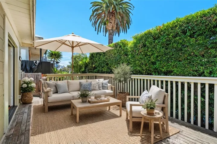 This image has been virtually staged. Furniture, décor, and other items have been added digitally and do not exist in the property.