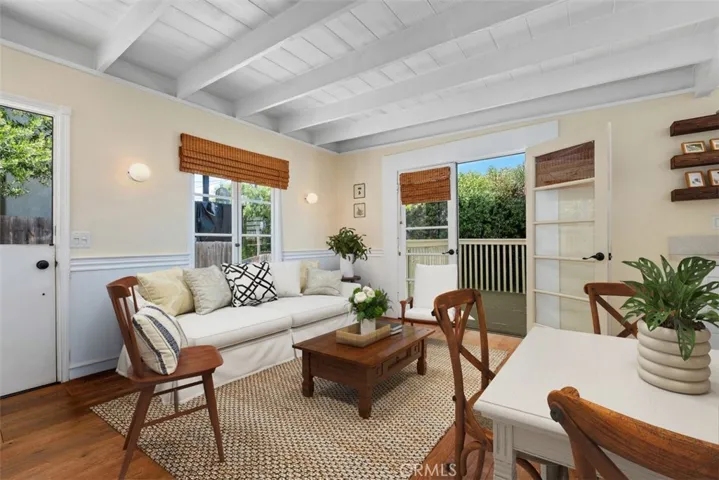 This image has been virtually staged. Furniture, décor, and other items have been added digitally and do not exist in the property.