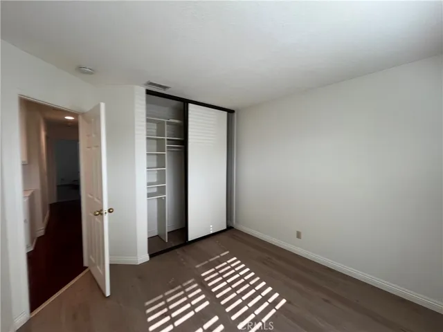5th Bedroom - Upstairs