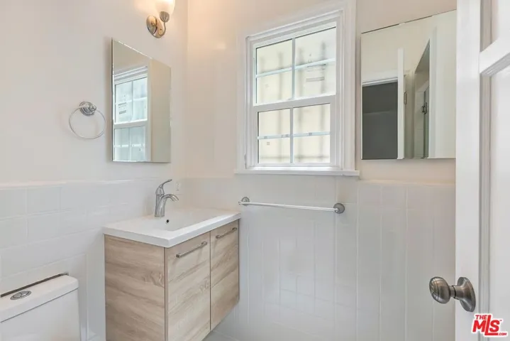 405 1/2 Shirley Place, Beverly Hills, California 90212