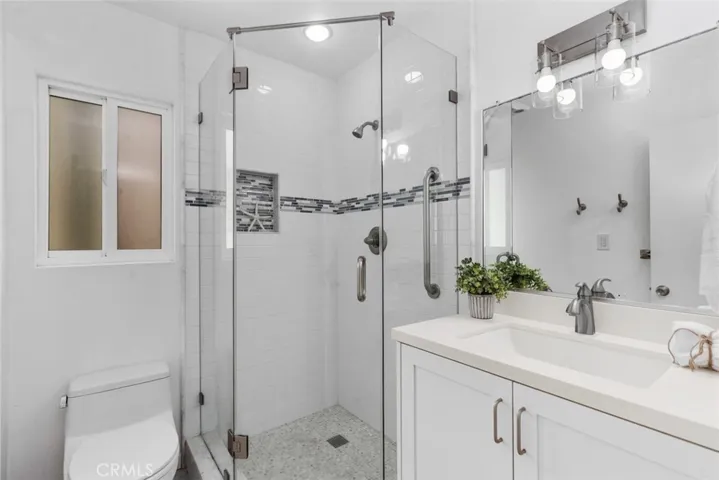 Upstairs guest bathroom