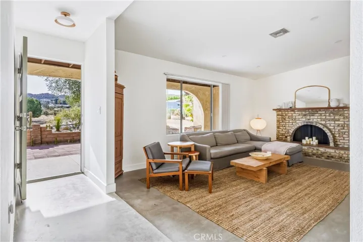 6381 Airway Avenue, Yucca Valley, California 92284