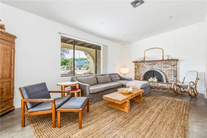 6381 Airway Avenue, Yucca Valley, California 92284