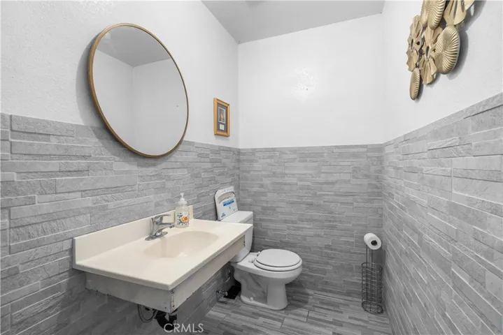 6095 Atlantic Ave, Long Beach, California 90805