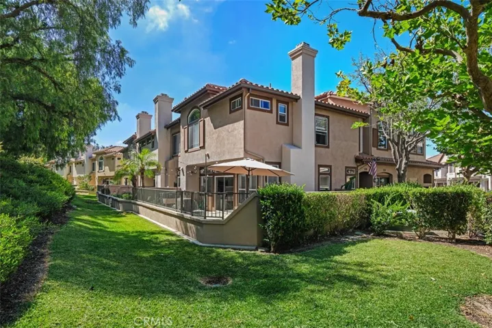 Once again, this secluded and private greenspace area is rare, and something you will be sure to enjoy.