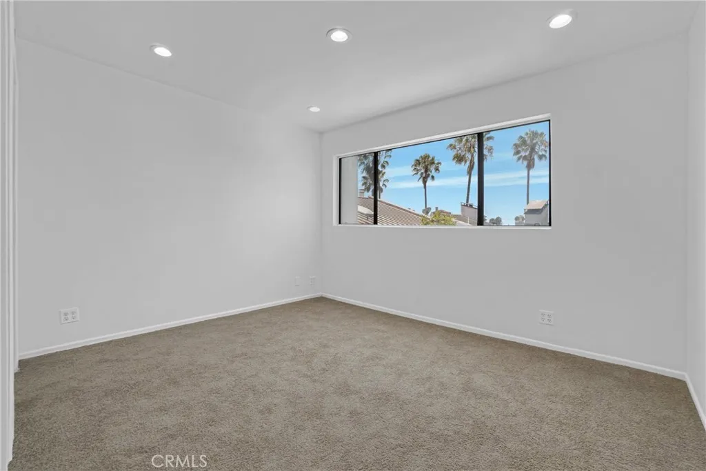 3rd bedroom with Palm tree views