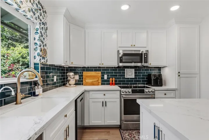 22240 Hart, Canoga Park, California 91303