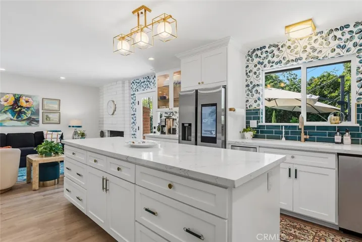 22240 Hart, Canoga Park, California 91303