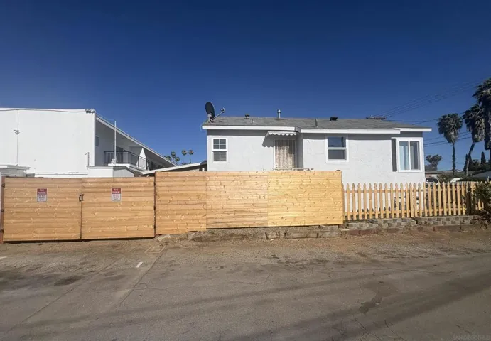 218-220 E Connecticut Ave, Vista, California 92084