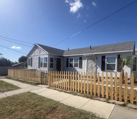 218-220 E Connecticut Ave, Vista, California 92084