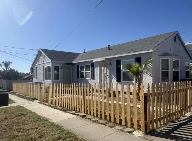 218-220 E Connecticut Ave, Vista, California 92084