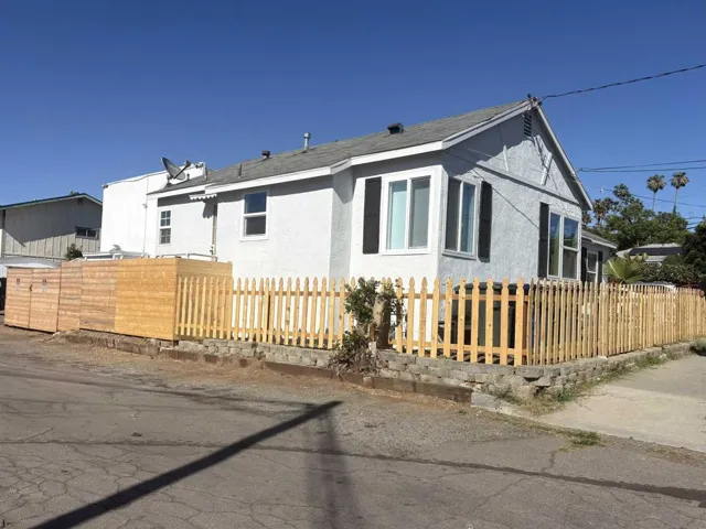 218-220 E Connecticut Ave, Vista, California 92084