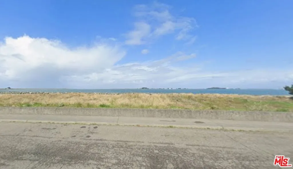 View out to Bay/Ocean