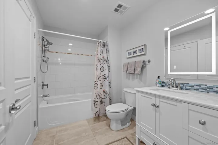 300 W Beech 204, San Diego, California 92101