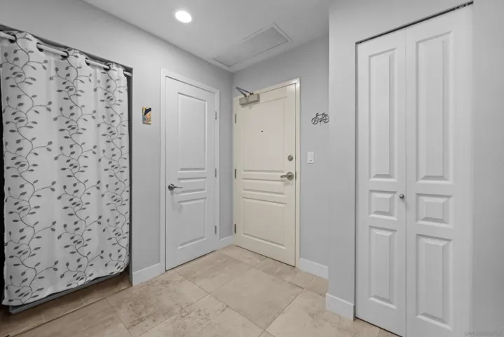 300 W Beech 204, San Diego, California 92101
