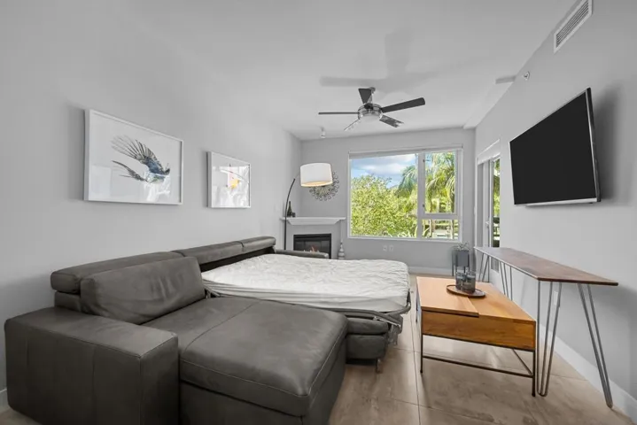 300 W Beech 204, San Diego, California 92101