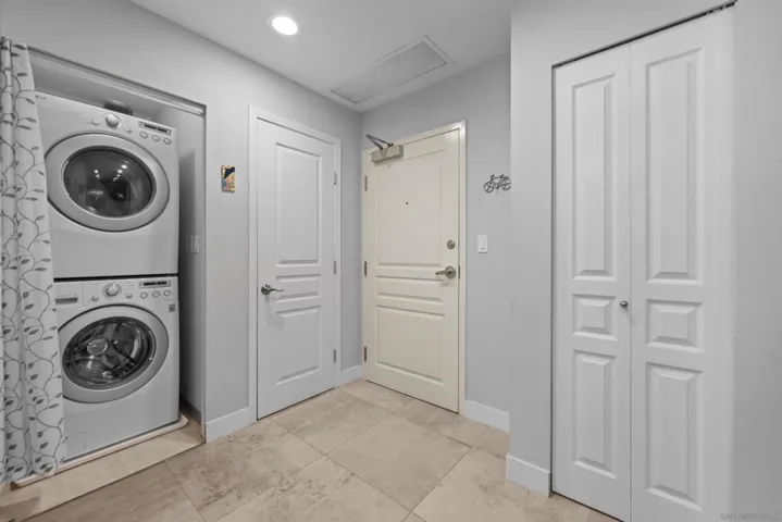 300 W Beech 204, San Diego, California 92101