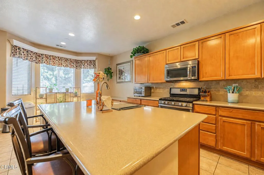 20-web-or-mls-Kitchen 2