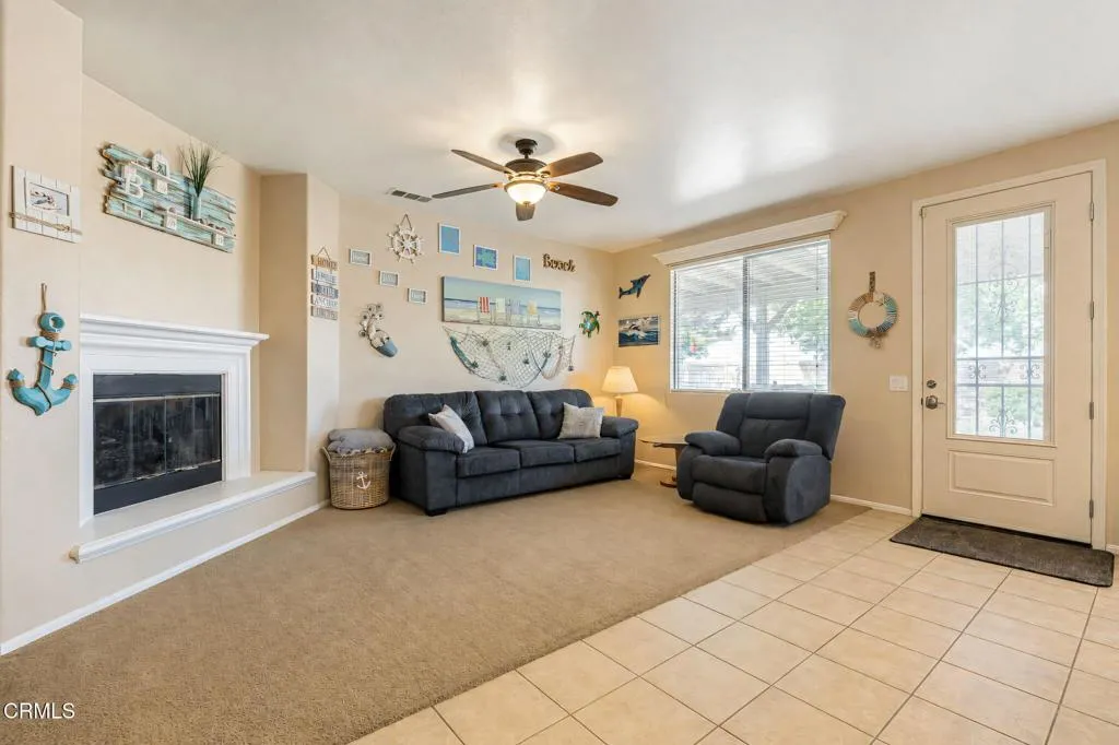 17-web-or-mls-Family Room 1