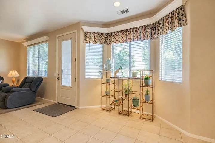 40-web-or-mls-Dining Room
