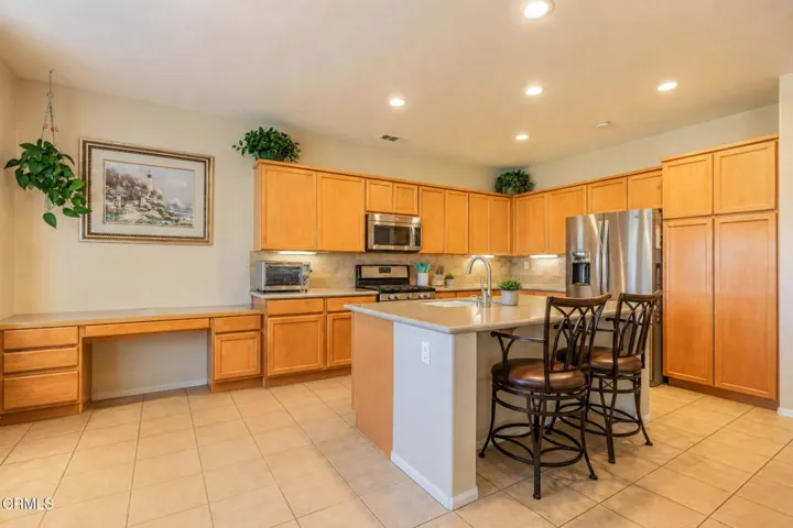 18-web-or-mls-Kitchen 1