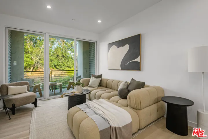 5851 Westside Crossing Lane, Los Angeles, California 90034
