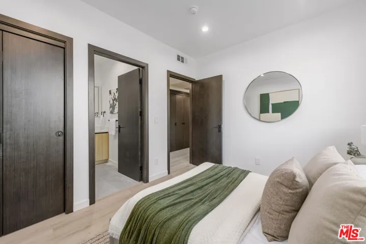 5851 Westside Crossing Lane, Los Angeles, California 90034