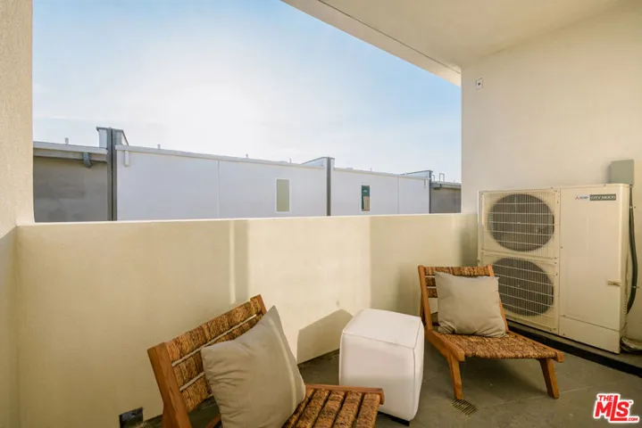 5851 Westside Crossing Lane, Los Angeles, California 90034
